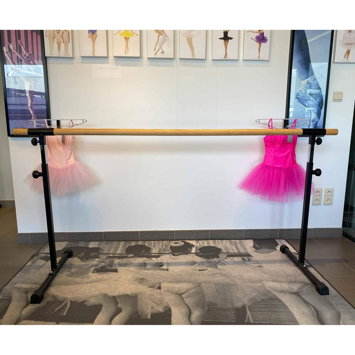 BB-02 Freistehende Ballettstange mit Holzhandlauf 2m lang im Ballett Shop