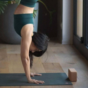 Lean Cork Yoga Block Manduka® im Ballett Shop